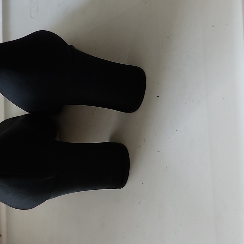 Heels - Picture 3 of 3